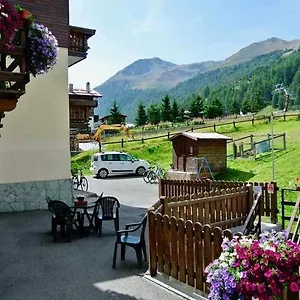 Epi Cusini Vicinissimo Alle Piste Da Sci Ed Al Campo Da Golf , Livigno Italia